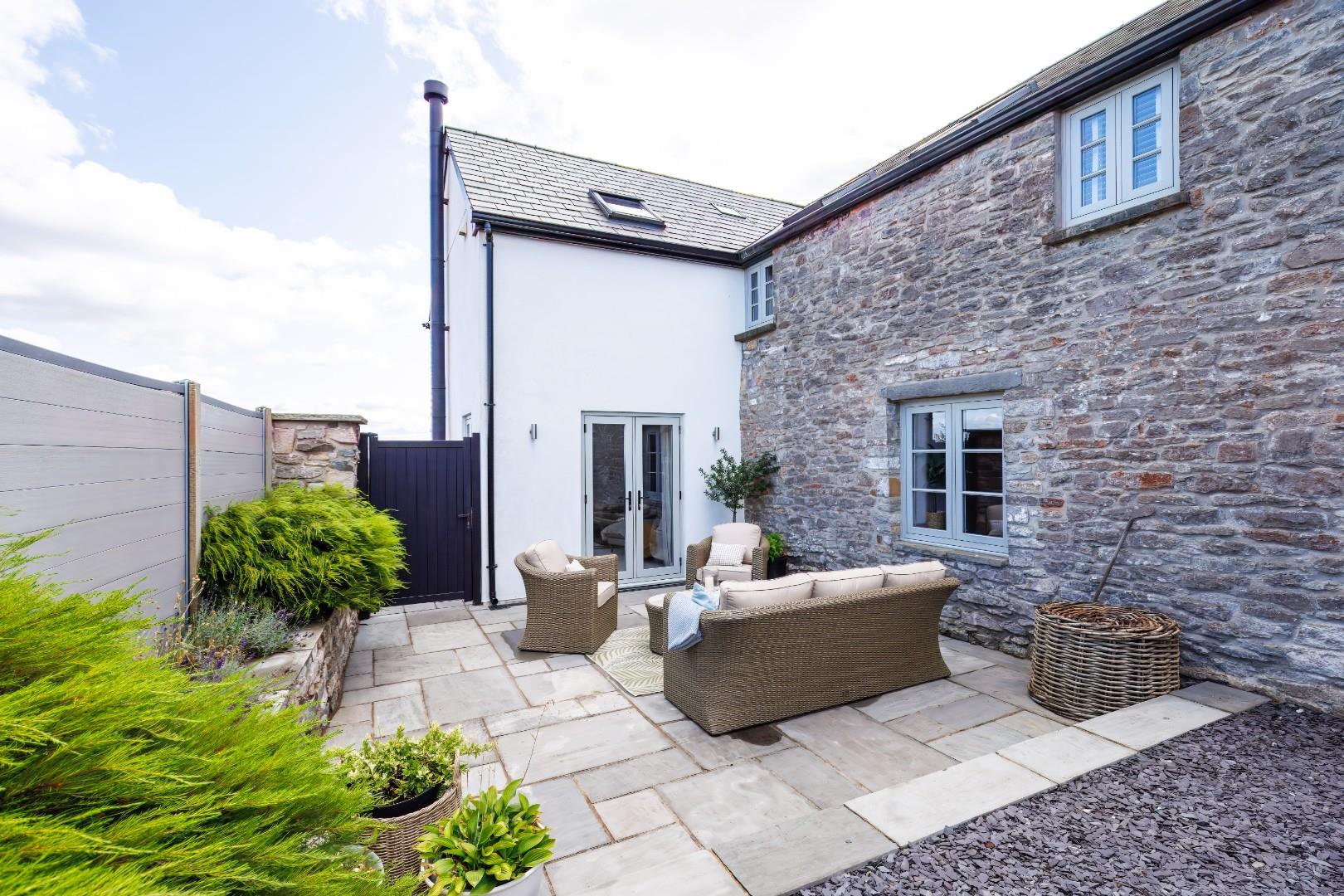 Warren Farm, Pendoylan, Nr Cowbridge, Vale of Glamorgan, CF71 7UJ
